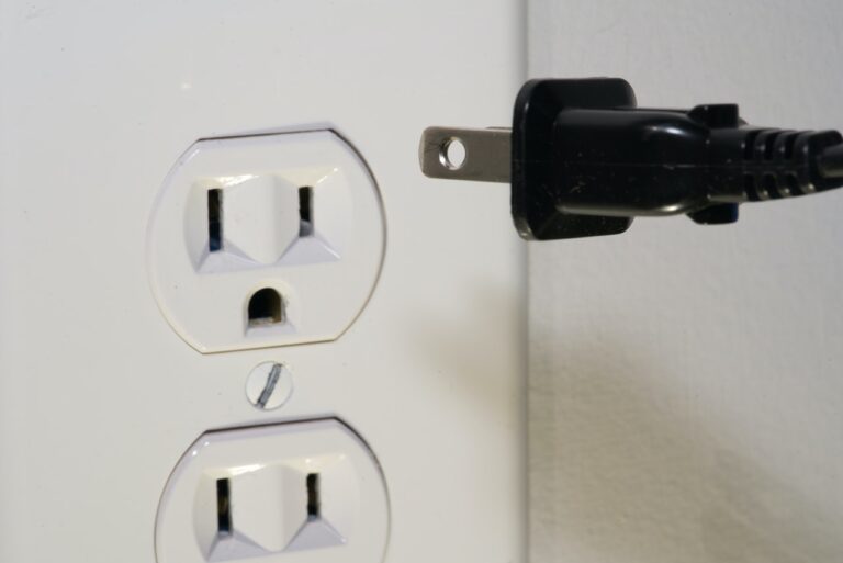 How to Install an Electrical Outlet in Your Home